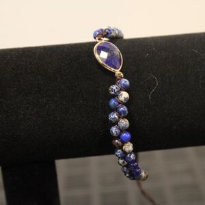 Brand new bracelet made of lapislázuli